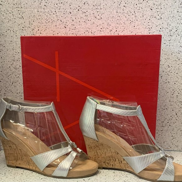 Aerosoles Silver Plush Ahead Size U.S. 9 (M) Corked Wedged Sandal BNIB - Picture 1 of 4